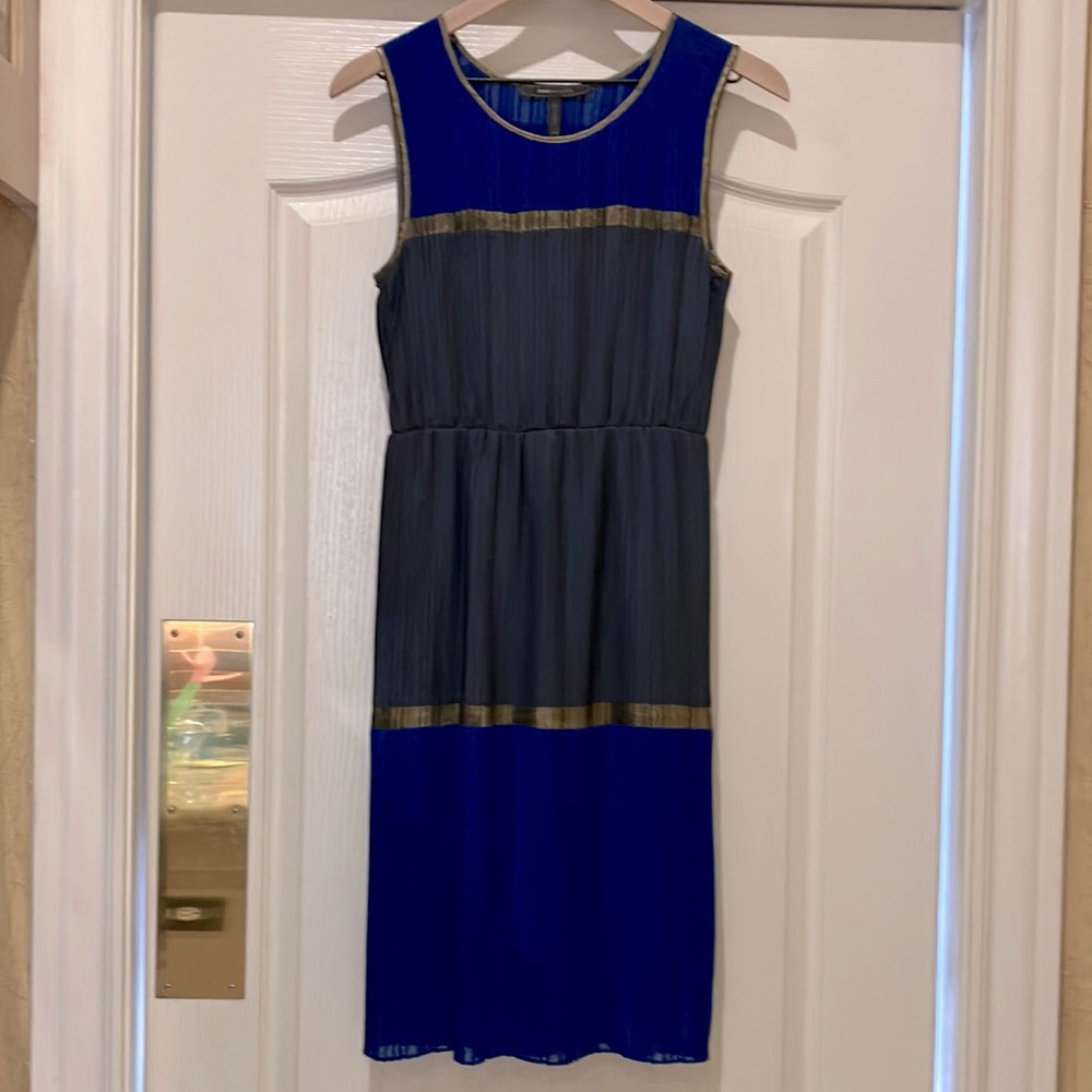 BCBG XXS  vibrant blue, charcoal grey and bronze striped pleated dress!